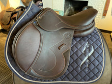 Load image into Gallery viewer, Signature Calf Saddle 17” AO2 3A 22 7083